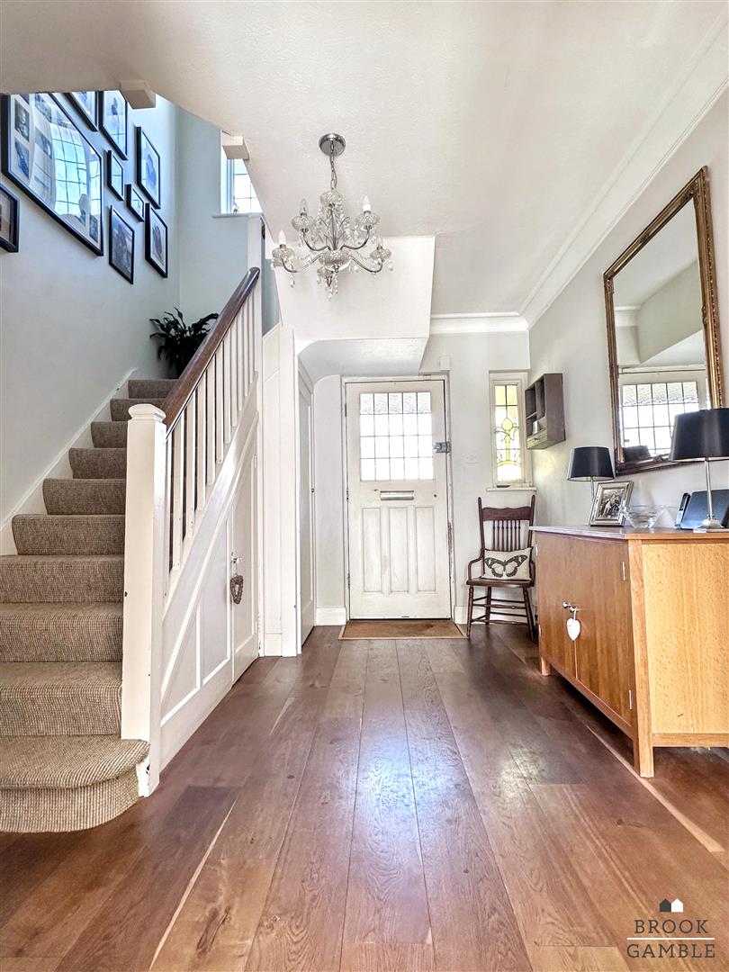 4 Bedroom House. Baldwin Avenue in Eastbourne, East Sussex 4